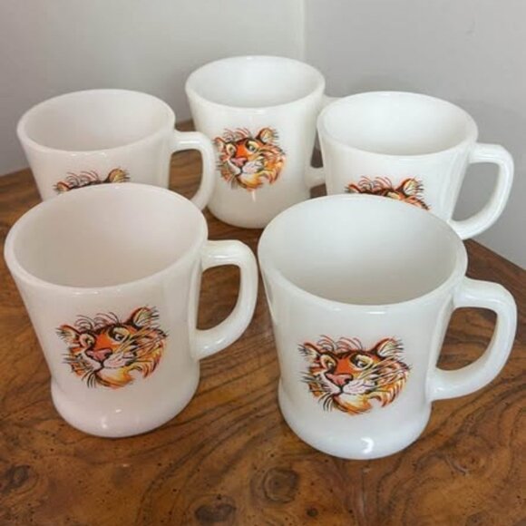 5 Vintage FIRE KING MILK GLASS MUGS, Exxon Tiger - Anchor Hocking Esso EC - Picture 5 of 5